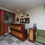 Oyo 3499 Tekarees Inn