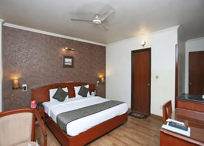 Oyo 3499 Tekarees Inn