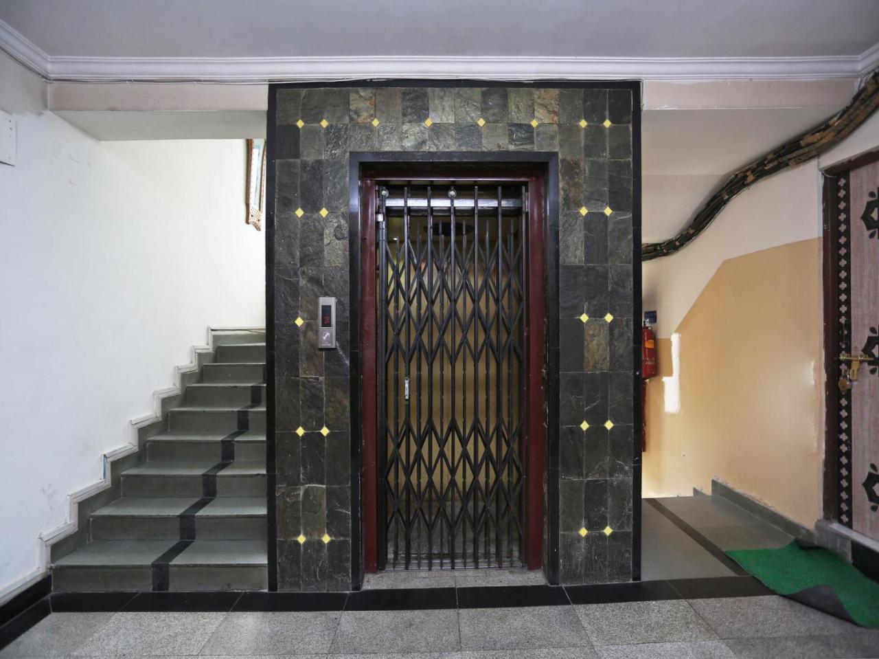 Hotel Oyo 3499 Tekarees