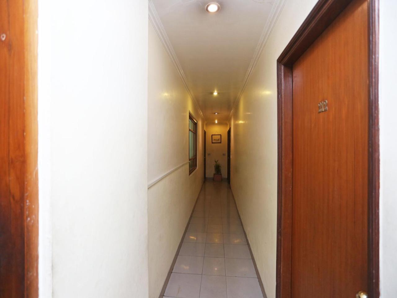 Oyo 3499 Tekarees Hotel Lucknow