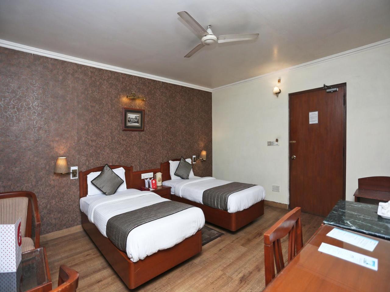 Oyo 3499 Tekarees Lucknow