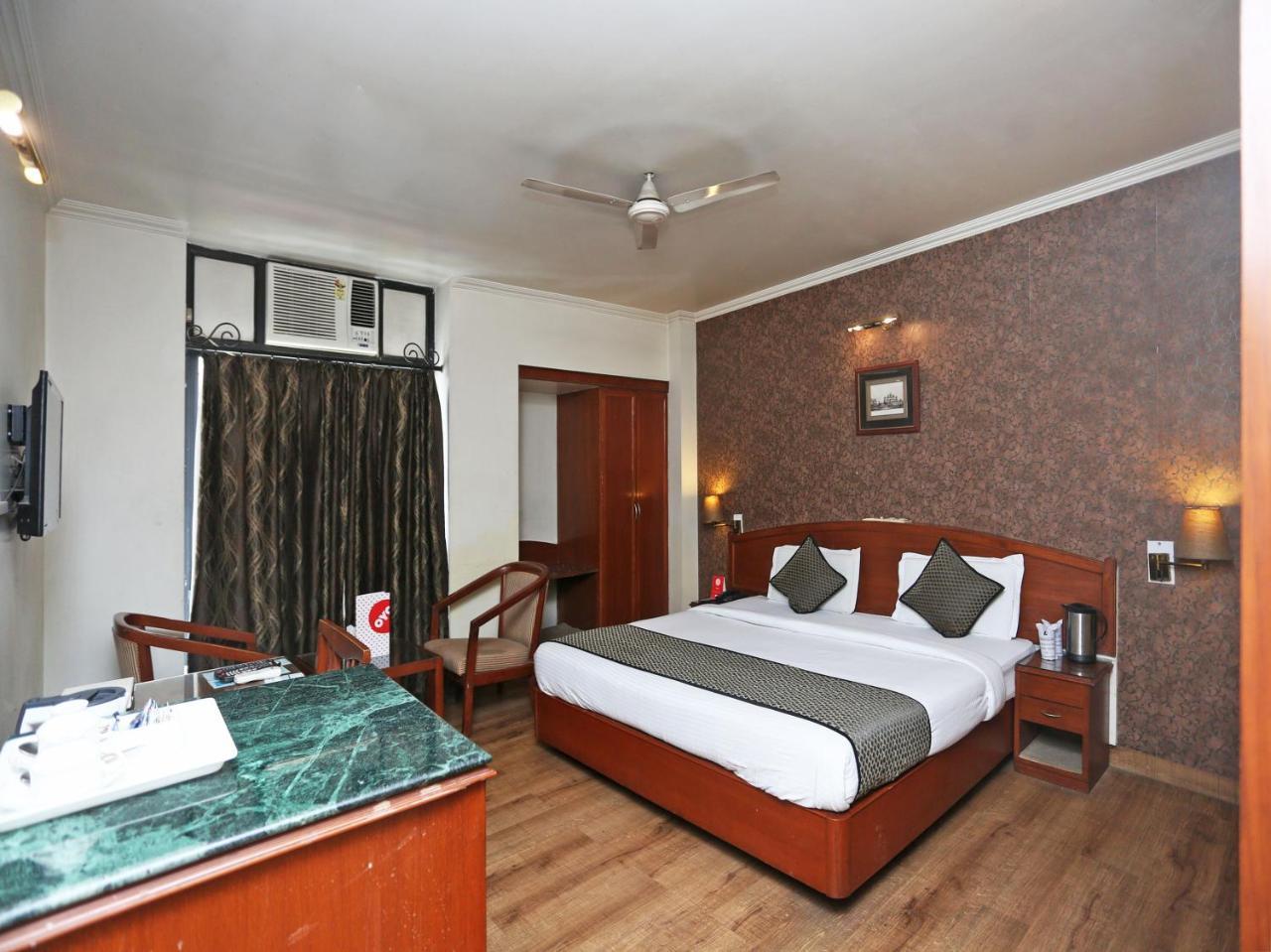 Oyo 3499 Tekarees Hotel 3*