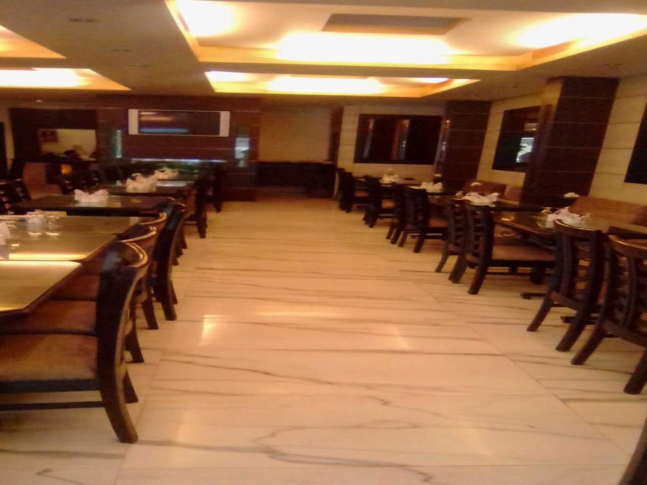 Oyo 3499 Tekarees Hotel