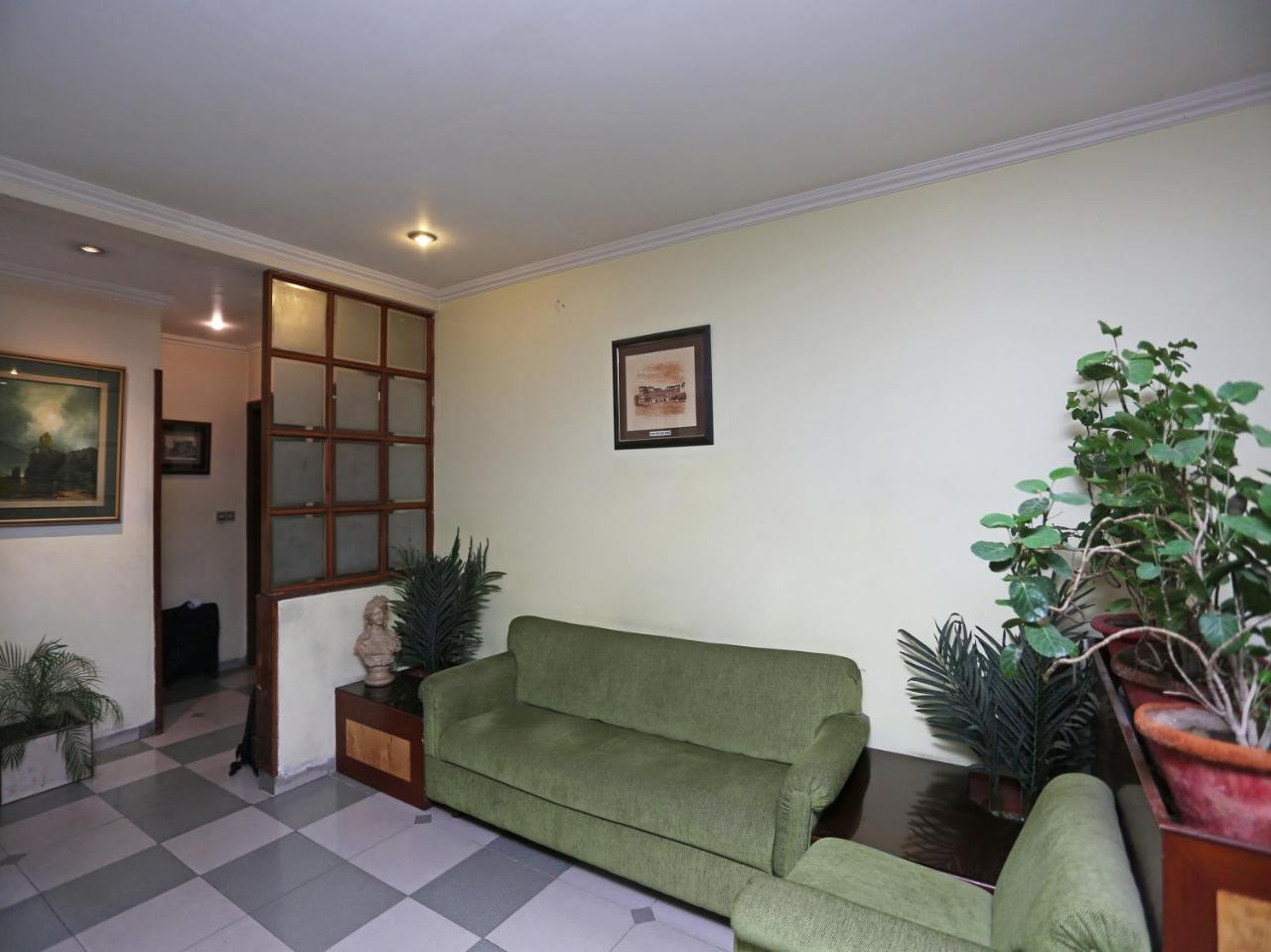 Oyo 3499 Tekarees Hotel 3*